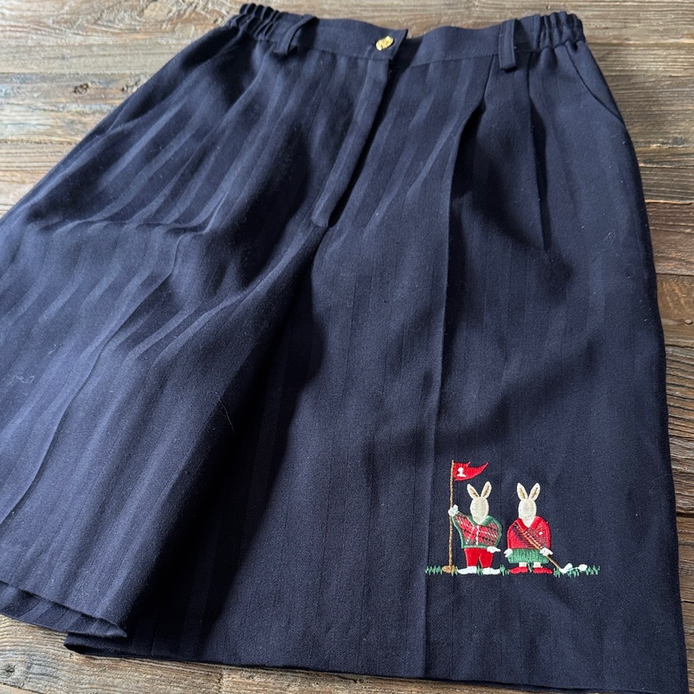 Women’s Black Embroidered Rabbit Pleated Bermuda Shorts